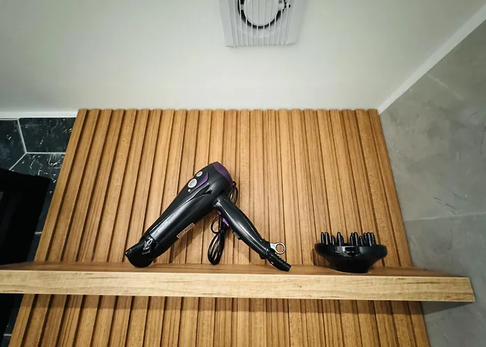 G15 Centre Stylish Flat דירה *