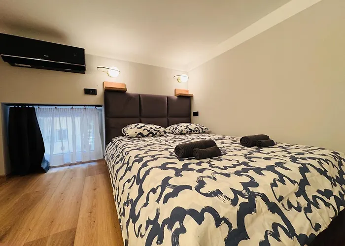 G15 Centre Stylish Flat Apartmán *